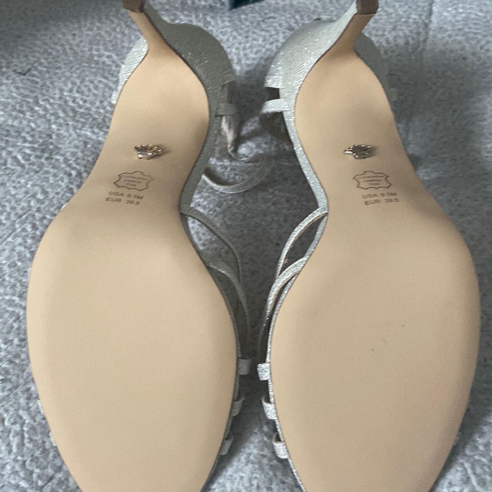 Like brand new! Only worn once